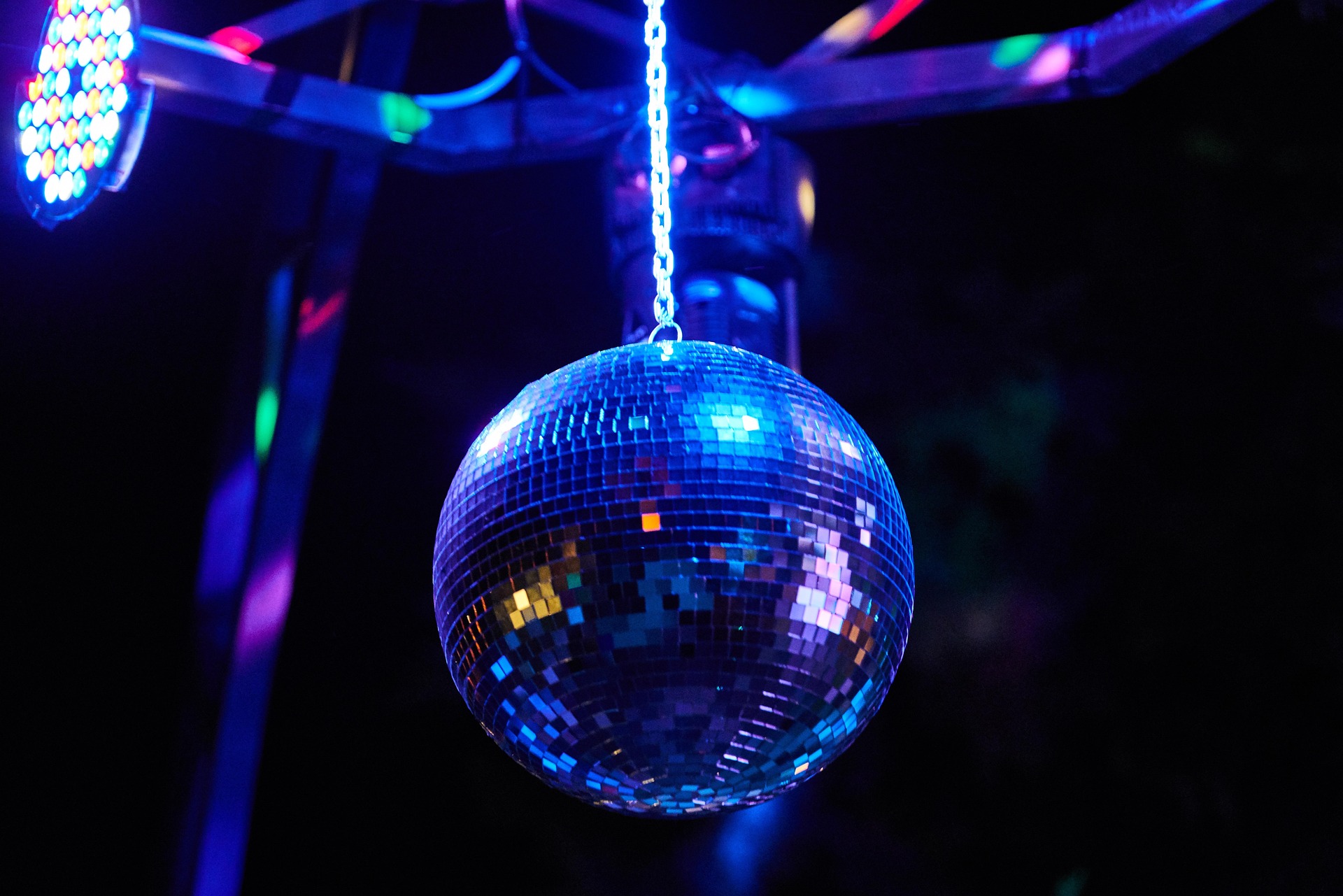 engin_akyurt-disco-ball-4797437_1920-2