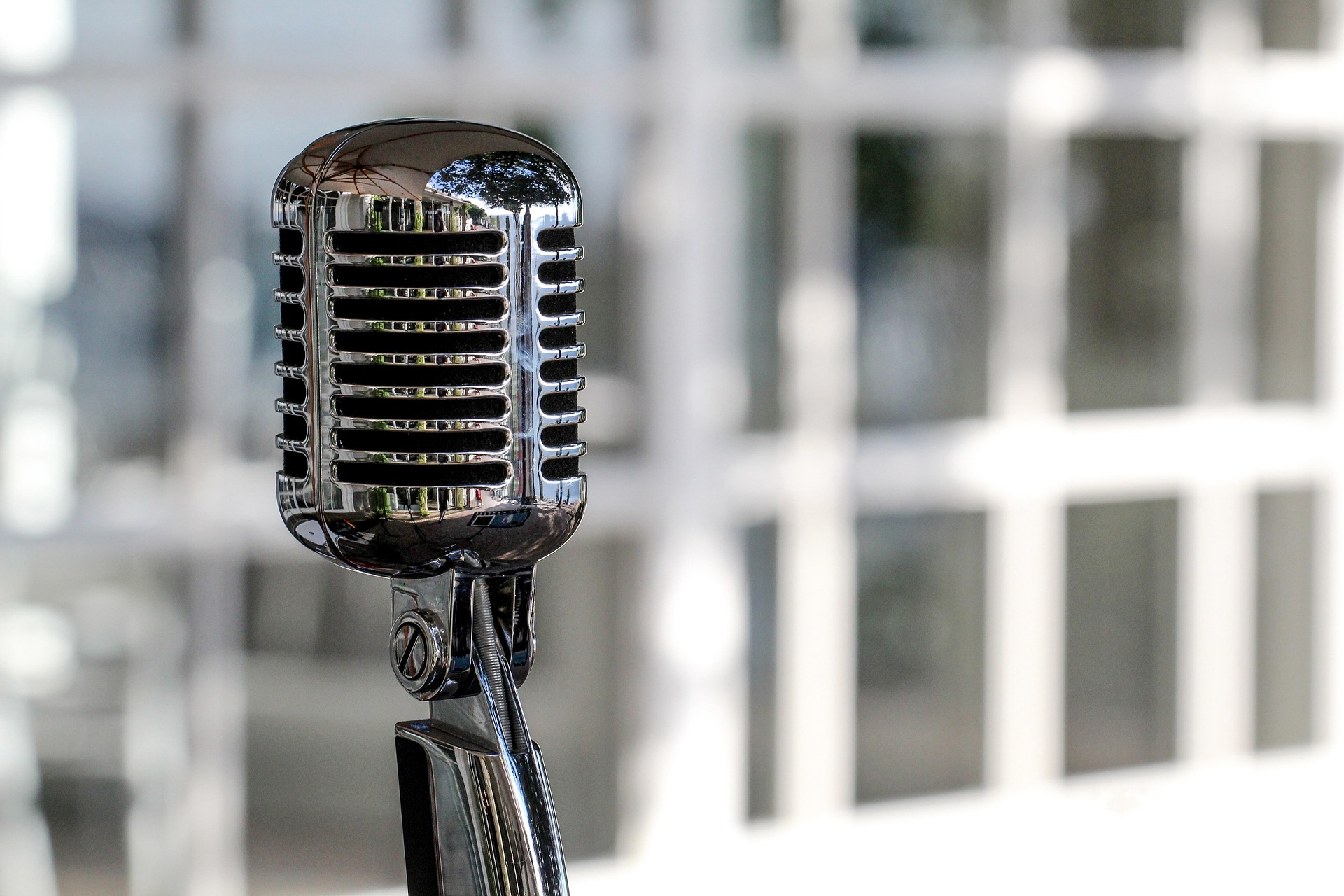 fabrizio_65-microphone-5340340_1920